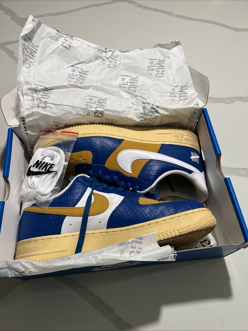 Nike Low-Top Sneakers - Blue, Gold & White